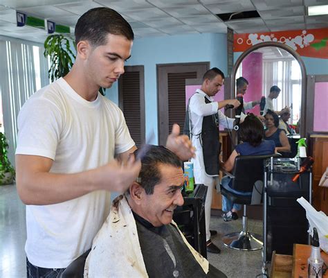 Día Del Barbero Y El Peluquero El Buen Gusto Para Lucir Mejor