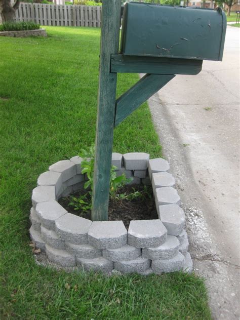 20 Pictures Of Landscaping Around Mailboxes