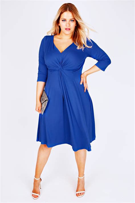 But i know loads of you have been, so here are some wedding guest outfit ideas for my plus size queens! 33 Plus Size Wedding Guest Dresses {with Sleeves | Plus ...
