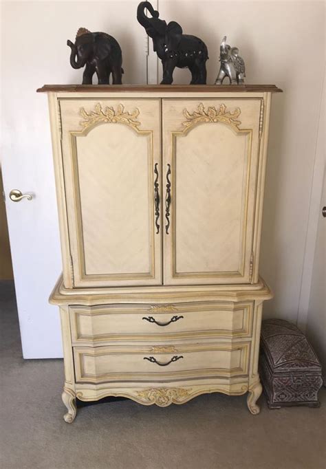 As you will see from these pages, henredon was an aesthetically diverse maker, but its furniture commands attention and makes a statement in any eclectic decor. Henredon bedroom set two night stands, triple dresser ...