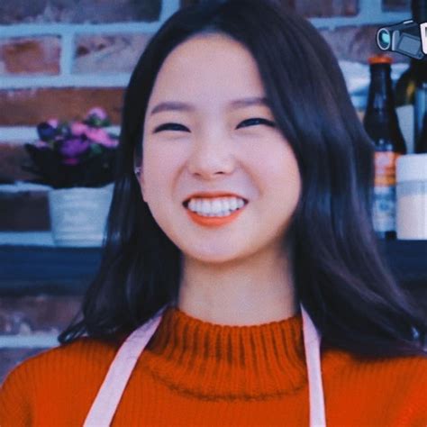Clc's yujin and seungyeon being the worlds cutest girls. Yujin #yujin #clc #aesthetic #soft #icons #kpop | Cantores ...