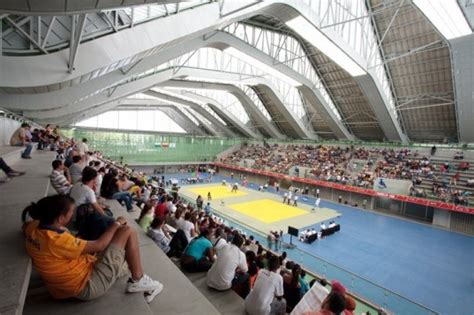 Flowing Medellin Sports Coliseum Keeps Its Cool With A