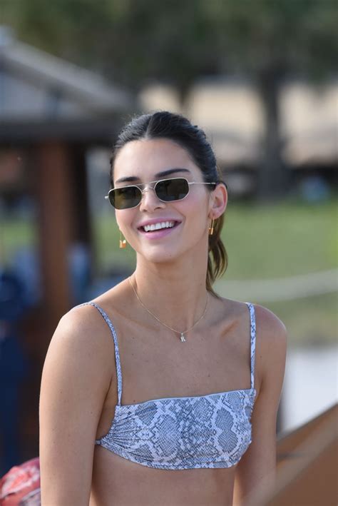 Kendall Jenner In Bikini At The Beach In Miami 12 04 2019 • Celebmafia