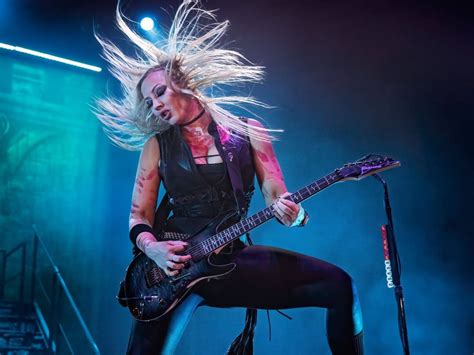 Nita Strauss Leaves Alice Cooper Band Stresses Shes “not Pregnant