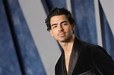 Joe Jonas Joins Billy Joel for ‘Uptown Girl’ During Concert: Watch ...