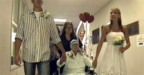 Pair Weds In Hospital For Grooms Dying Mom