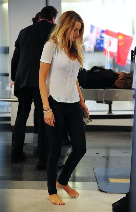 Barefoot Airport Fashion Blake Lively Black Skinny Jeans
