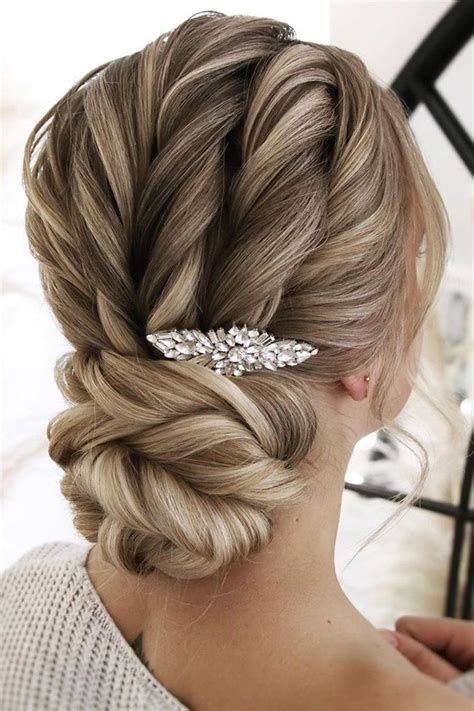 For those looking for simple and easy to make hairstyles in a short time, we suggest wedding hairstyles with soft and not too elaborate harvests. Wedding Guest Hairstyles: 42 The Most Beautiful Ideas ...
