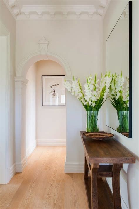 Contemporary modern entrance hall ideas. 10 Easy tips to make your hallway look bigger
