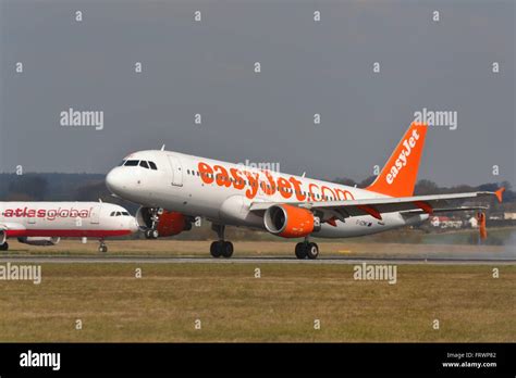 Low Cost Airline Easyjet Airbus A320 200 G Ezwe Landing At London Luton