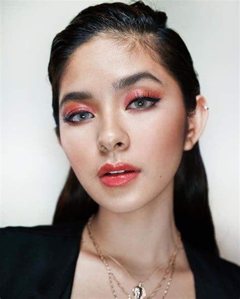 Thelist Best Celebrity Holiday Makeup Looks So Far Star Style Ph
