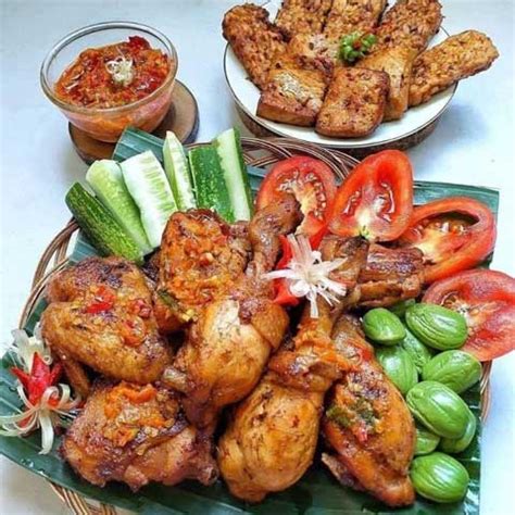 Tentu saja resep bumbu ayam bakar juga sangat banyak ragamnya, apalagi di indonesia ini setiap daerah punya ciri khas bumbu rempah tersendiri yang membuat resep bumbu ayam bakar juga. 3 Resep Ayam Bacem Spesial Manis dan Super Gurih | Resep ...