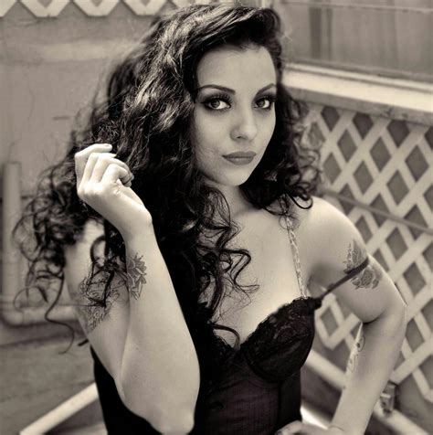 Viagogo.com has been visited by 100k+ users in the past month Mon Laferte #blancoynegro #beauty | Beauty girl, Rocker ...