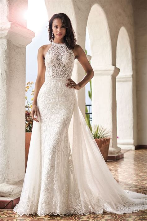 T Romantic Embroidered Lace Wedding Dress With High Halter