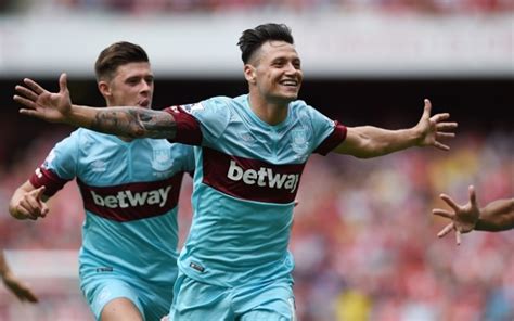 Futbolista profesional argentino del west ham united de inglaterra www.zaratemauro.com. Watford close to completing Mauro Zarate loan deal