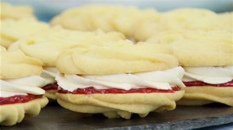 The perfect picnic or party food the great british bake off. Mary Berry's Viennese Whirls | Great British Baking Show ...