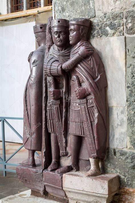 Escultura de cuatro Tetrarcas emperadores romanos tardíos en la pared