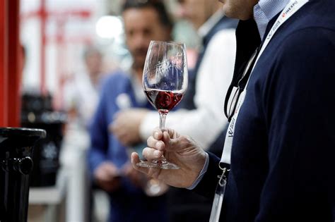 French Wine And Spirits Exporters Toast Record 2021 Sales Newsmc