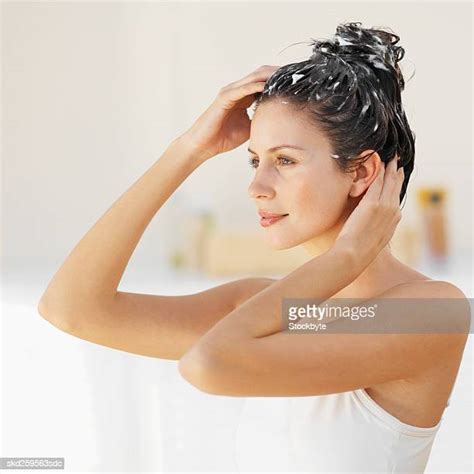 Washing Hair Photos Et Images De Collection Getty Images