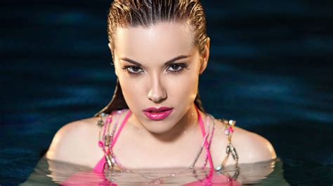 wallpaper elizabeth marxs model pink lipstick pink lingerie wet swimming pool curvy