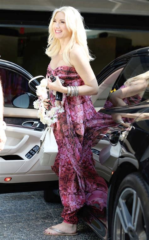 the perfect print from gwen stefani s pregnancy pictures e news