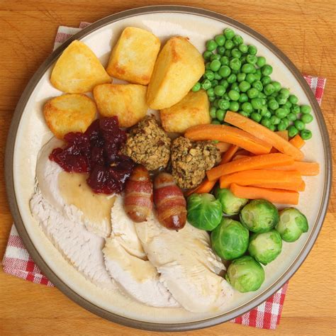 The menu is a little different. Traditional English Christmas Dinner Recipes / 60 Best Christmas Dinner Ideas Easy Christmas ...