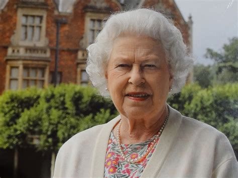 Queen Elizabeth Will Not Return To Buckingham Palace Due To Covd 19