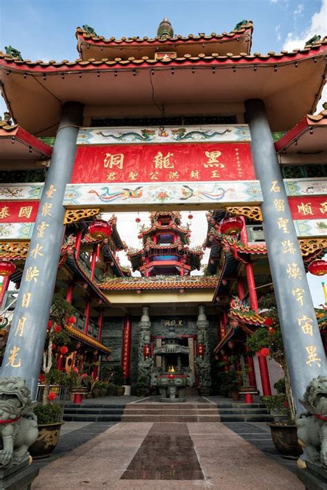 A Grand Scenic Traditional Colourful Chinese Dragon Temple In Yong Peng