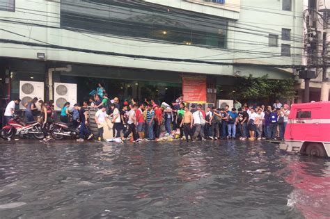 Coastal floods river floods and flash floods historically significant floods recent devastating floods flooding and climate change for more a flood is the overflow of water onto normally dry land. Heavy downpour floods some Metro Manila streets | ABS-CBN News
