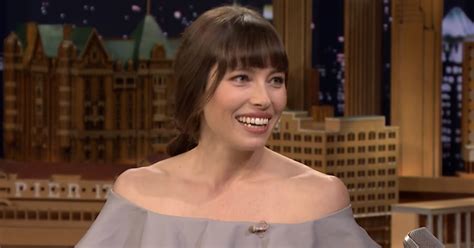 Jessica Biel Dishes On Eating In The Shower This Is Just Mom Life