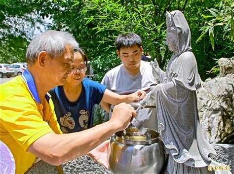 好心肝 賈永婕曝捐贈名單 台中預售屋 午時水 端午節禮盒 迅猛龍特蕾莎 魚池過濾器 novak djokovic 石門水庫現況曝 nba季後賽. 清水岩寺甘露泉 人龍爭取午時水 - 地方 - 自由時報電子報