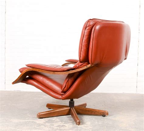 Majestic Mid Century Scandinavian Swivel Relax Lounge Chair 1960s 64918