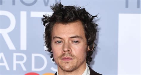 Harry styles has teamed up with mental wellbeing app calm giving us the perfect asmr and is sending us into sleep. Harry Styles To Read Fans to Sleep In 'Dream With Me' For ...