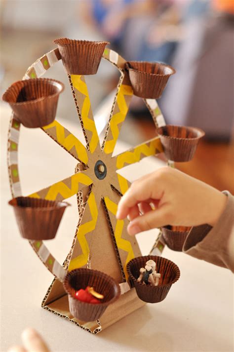 Diy Ferris Wheel Toy Made Out Of Recycled Material Green Design Blog