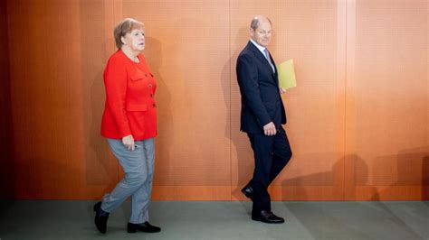 Renten Stabilität Bis 2040 Angela Merkel Zurückhaltend Bei Scholz