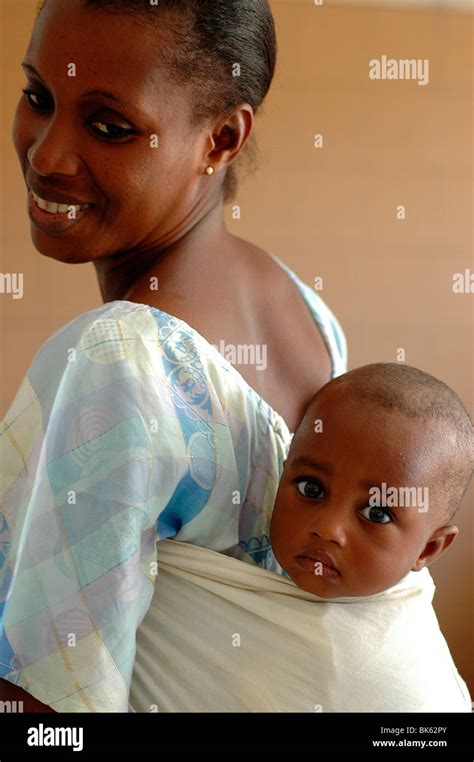 African Woman Carrying Baby On Back Hi Res Stock Photography And Images