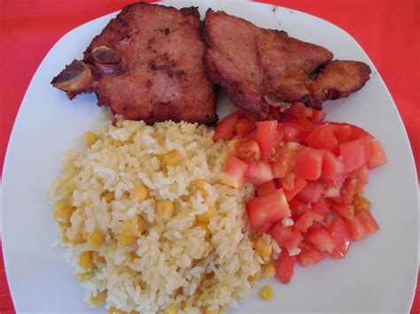 Cocina Casera República Dominicana Arroz Especial Con Maiz Chuleta Ahumada Y Tomates