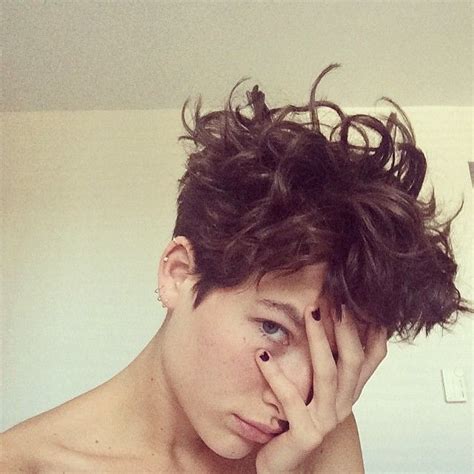 Androgynous haircuts are super chic and trendy for both women and men. androgynous haircut | Hair styles, Androgynous hair, Curly ...
