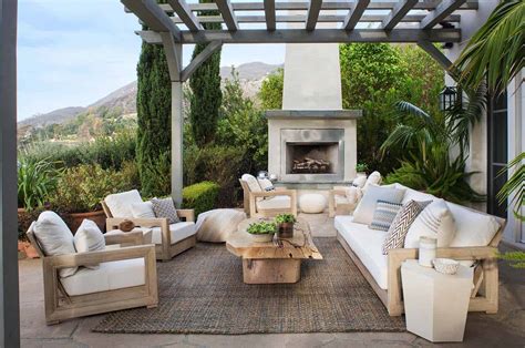 Amazingly Cozy Backyard Retreats Designed For Entertaining