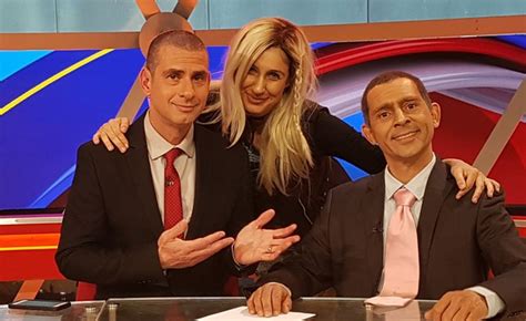 ערוץ 10 חושף הערב (ש') יחסים מפתיעים בין הרמטכל לשעבר גבי אשכנזי לבין יור הבית היהודי שר החינוך נפתלי בנט. תזיזו: עדן בן זקן מגיעה ל"ארץ נהדרת"