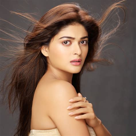 Nds Wallpapers Vaibhavi Shandilya Cute Look Pics