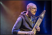Interview mit Tony Levin über King Crimson, sein Bass- und Stickspiel ...