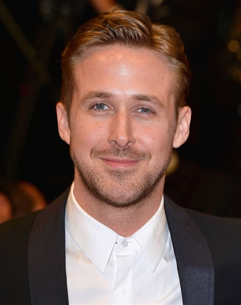 Download Smiling Ryan Gosling Wallpaper