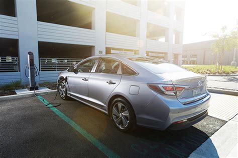 The First Plug In Hybrid From Hyundai Driving Plugin