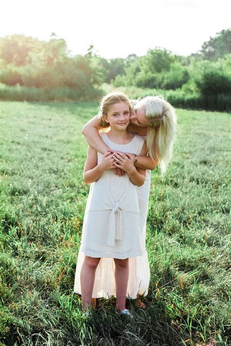 Mom And Daughter Pose Mother Daughter Photography Poses Mother