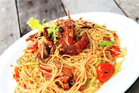 Season with additional salt and pepper if necessary and serve. lobster pasta with tomato recipe | DENTIST CHEF