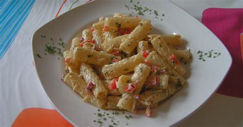 The base notes are white musk, resins, oakmoss, and patchouli. Rigatoni "Parma" (Rigatoni mit Paprika und Schinken in ...