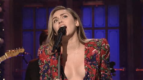 Miley Cyrus Sexy Braless On Stage Hot Celebs Home