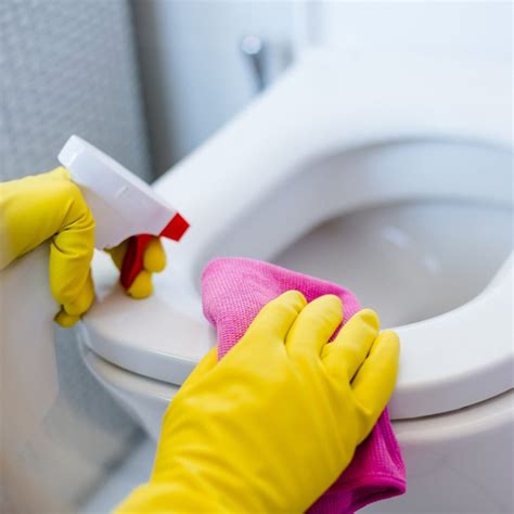 7 Ways Youre Probably Cleaning Your Bathroom Wrong