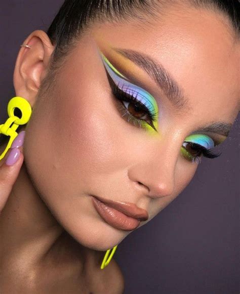 20 Most Interesting Neon Makeup Looks Artofit
